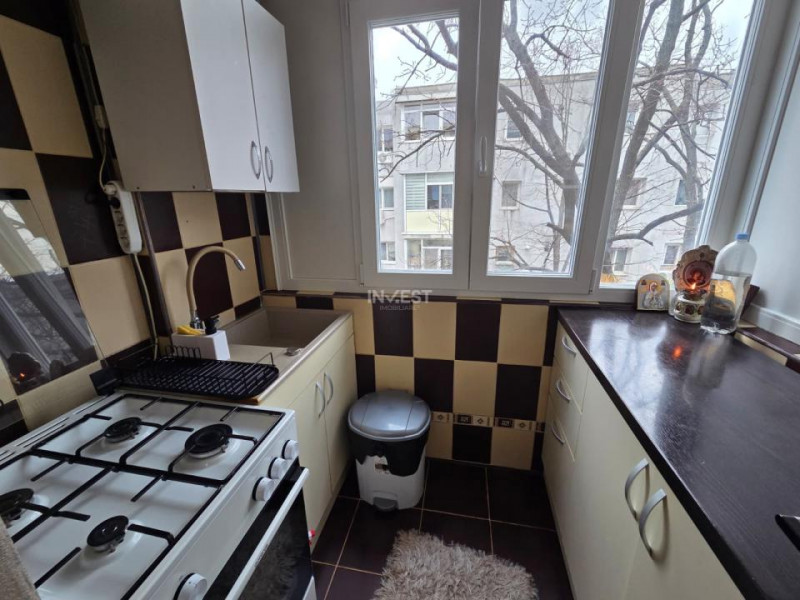 Apartament 2 camere- Decomandat- Etaj intermediar