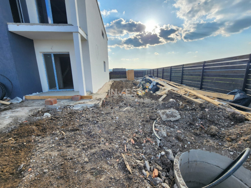 DUPLEX 3 CAMERE, 2 BAI, 250 MP TEREN, VOROVESTI-MIROSLAVA