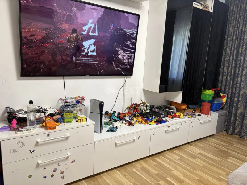 Apartament 2 camere, decomandat, Nicolina, etaj intermediar