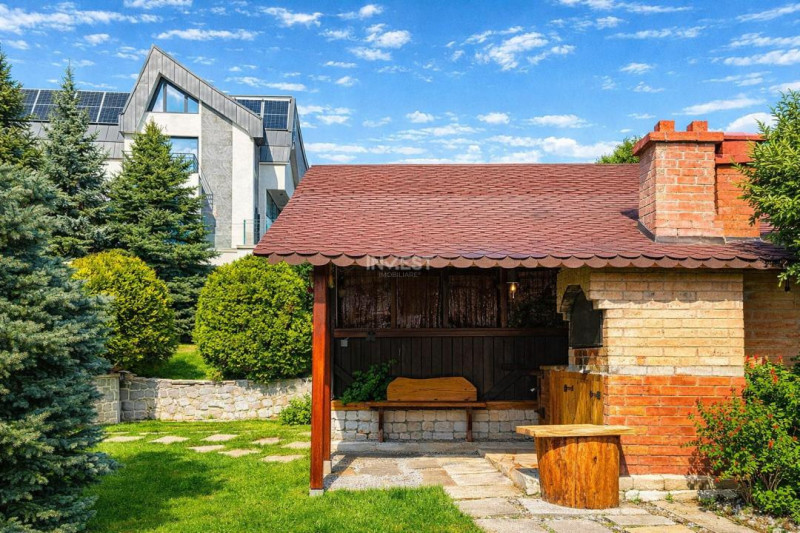 Vilă cu 7 camere și 825 mp teren în cartierul Bucium-Iasi