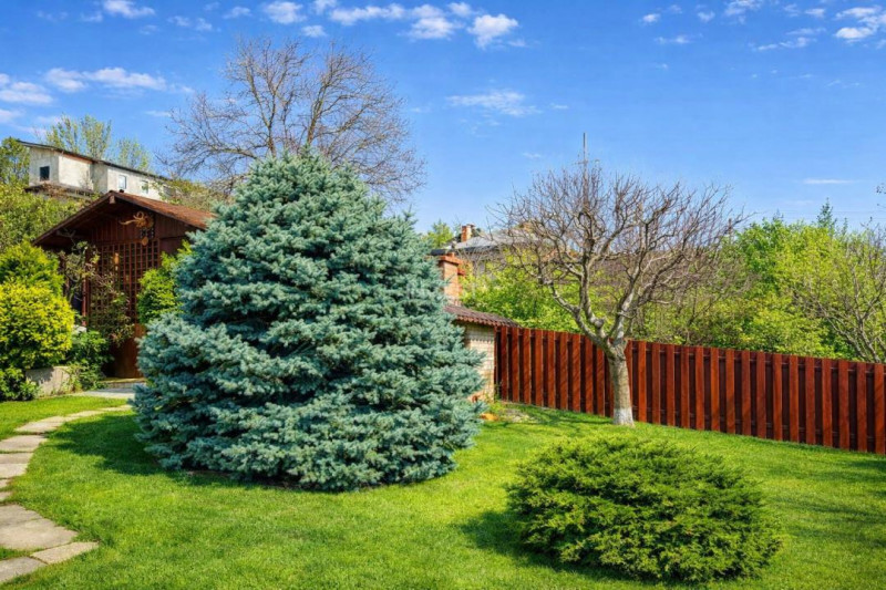 Vilă cu 7 camere și 825 mp teren în cartierul Bucium-Iasi