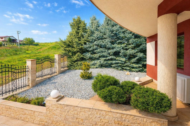 Vilă cu 7 camere și 825 mp teren în cartierul Bucium-Iasi