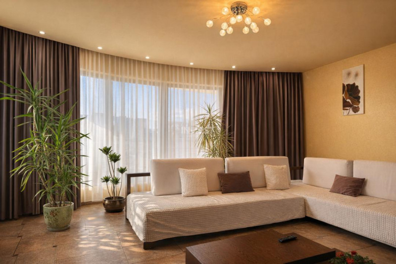 Vilă cu 7 camere și 825 mp teren în cartierul Bucium-Iasi