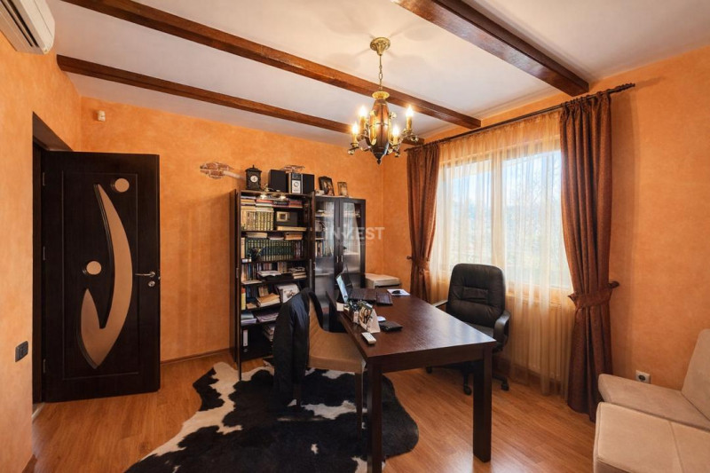 Vilă cu 7 camere și 825 mp teren în cartierul Bucium-Iasi