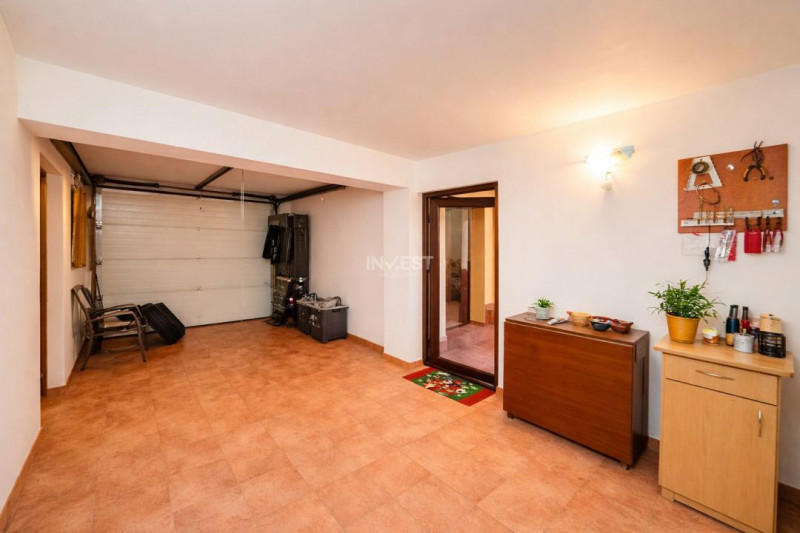 Vilă cu 7 camere și 825 mp teren în cartierul Bucium-Iasi