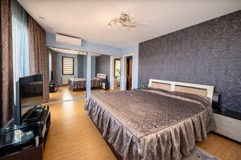 Vilă cu 7 camere și 825 mp teren în cartierul Bucium-Iasi