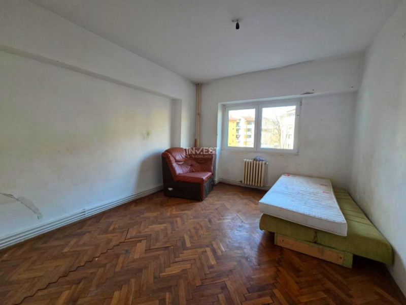 APARTAMENT 3 CAMERE-DECOMANDAT-ETAJ 1