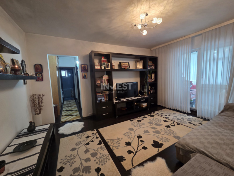 Apartament 3 camere- zona Zimbru