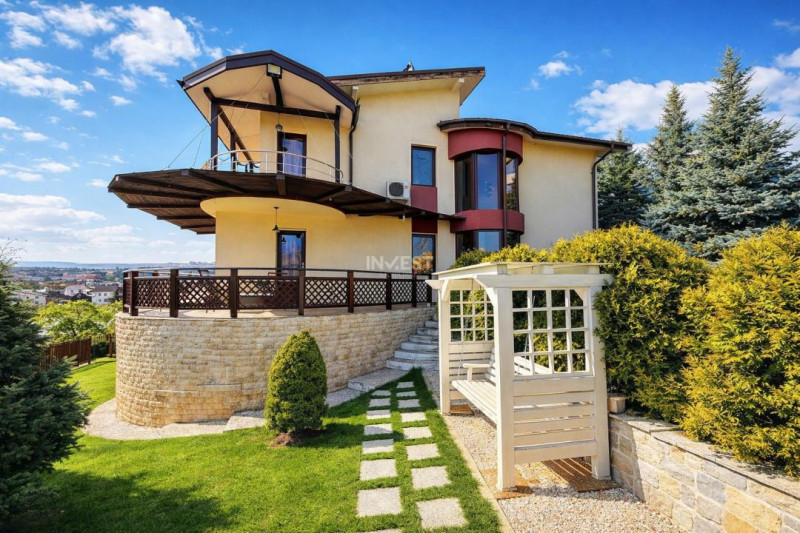 Vilă cu 7 camere, 240 mp utili și 825 mp teren în cartierul Bucium-Iasi