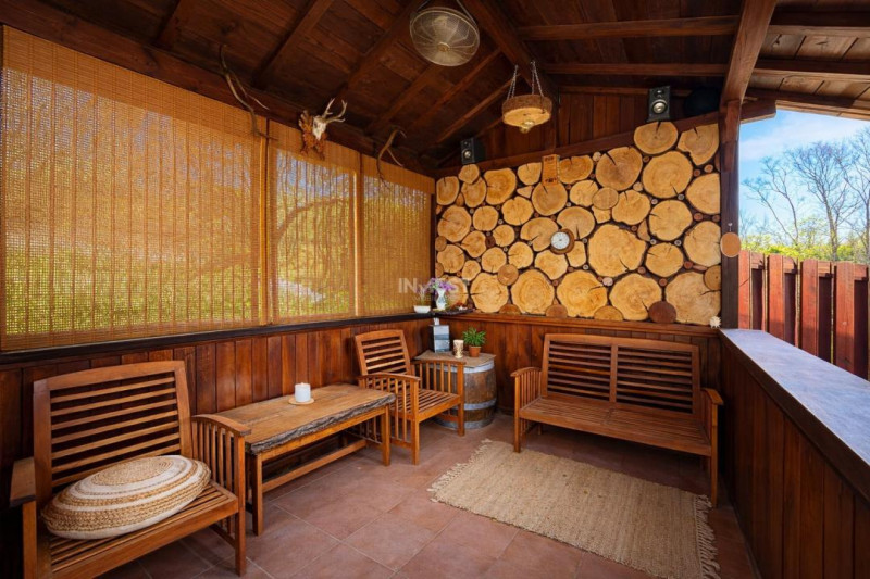 Vilă cu 7 camere, 240 mp utili și 825 mp teren în cartierul Bucium-Iasi