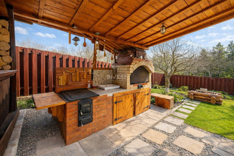 Vilă cu 7 camere, 240 mp utili și 825 mp teren în cartierul Bucium-Iasi