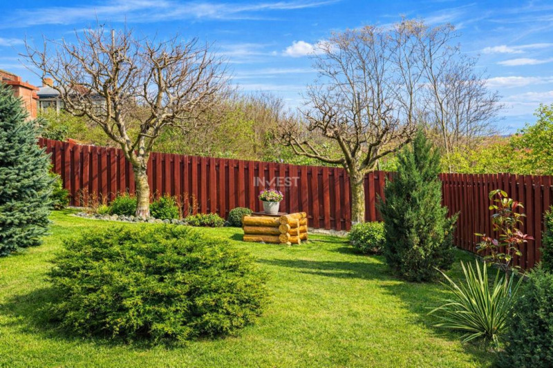 Vilă cu 7 camere, 240 mp utili și 825 mp teren în cartierul Bucium-Iasi