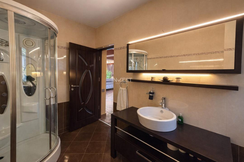 Vilă cu 7 camere, 240 mp utili și 825 mp teren în cartierul Bucium-Iasi