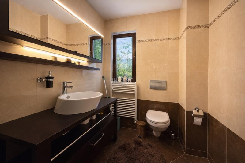 Vilă cu 7 camere, 240 mp utili și 825 mp teren în cartierul Bucium-Iasi