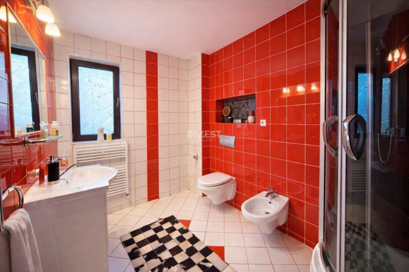 Vilă cu 7 camere, 240 mp utili și 825 mp teren în cartierul Bucium-Iasi