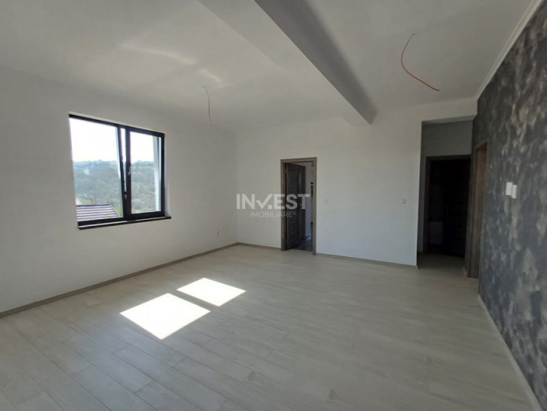 Casă cu 4 camere, 2 băi, beci spațios și 400 mp teren