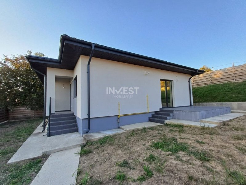 Casă parter, 3 camere, 818 mp teren, zona Valea Adanca