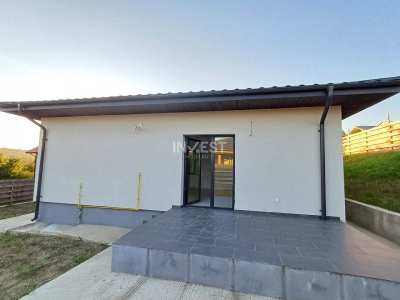 Casă parter, 3 camere, 818 mp teren, zona Valea Adanca