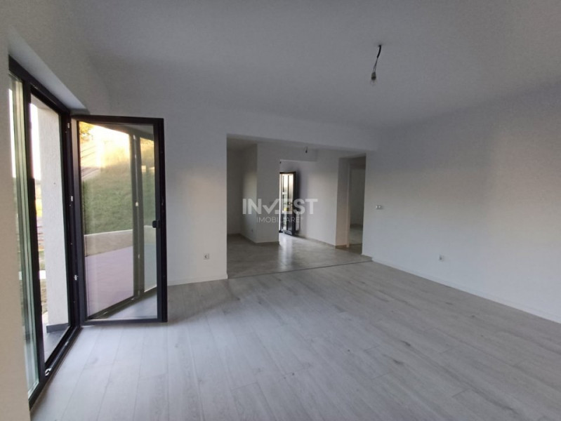 Casă parter, 3 camere, 818 mp teren, zona Valea Adanca