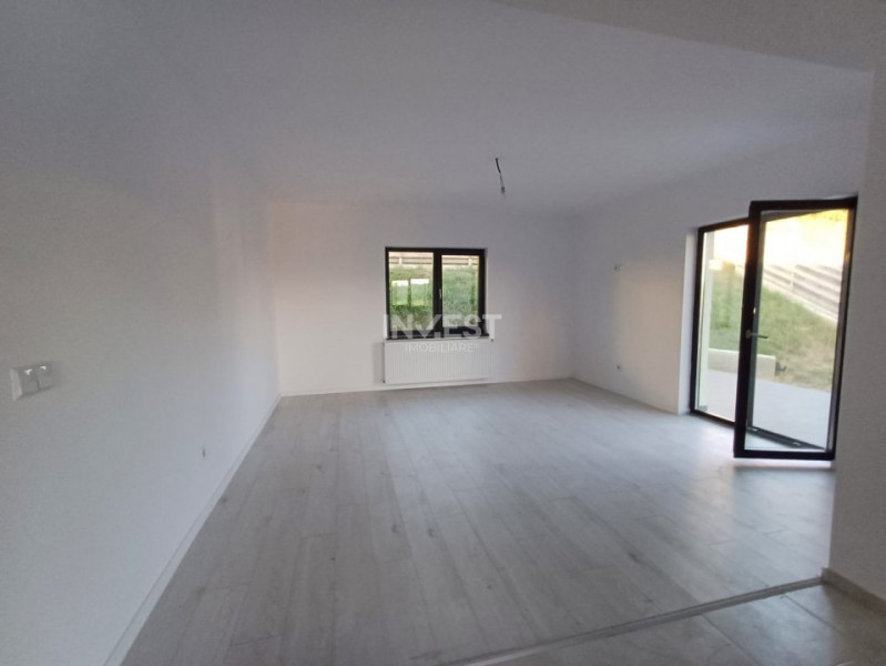 Casă parter, 3 camere, 818 mp teren, zona Valea Adanca