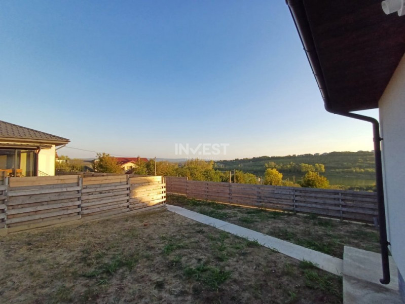 Casă parter, 3 camere, 818 mp teren, zona Valea Adanca