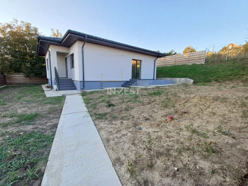 Casă parter, 3 camere, 818 mp teren, zona Valea Adanca