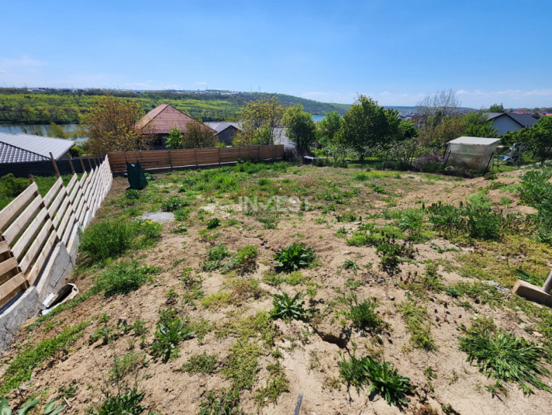Casă parter, 3 camere, 818 mp teren, zona Valea Adanca