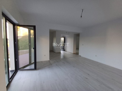 Casă parter, 3 camere, 818 mp teren, zona Valea Adanca