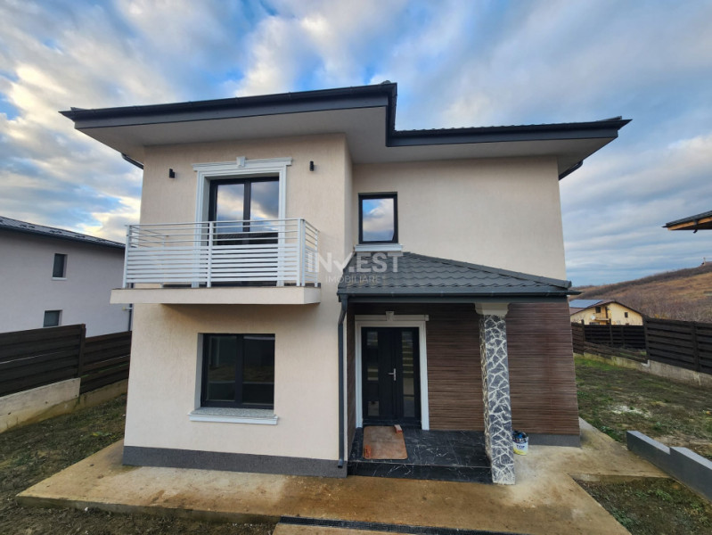 CASA 4 CAMERE, 2 BAI, 440 MP TEREN, MIROSLAVA