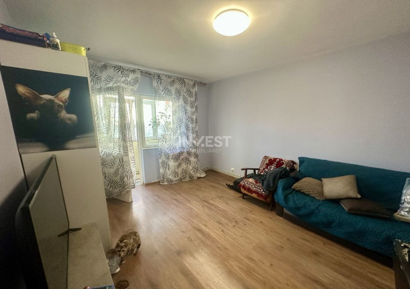 Apartament 4 camere-Decomandat-Etaj 1