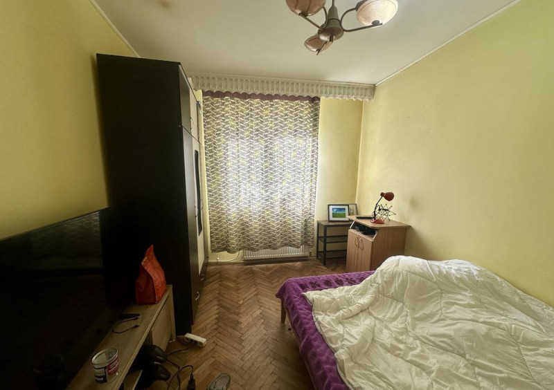 Apartament 4 camere-Decomandat-Etaj 1