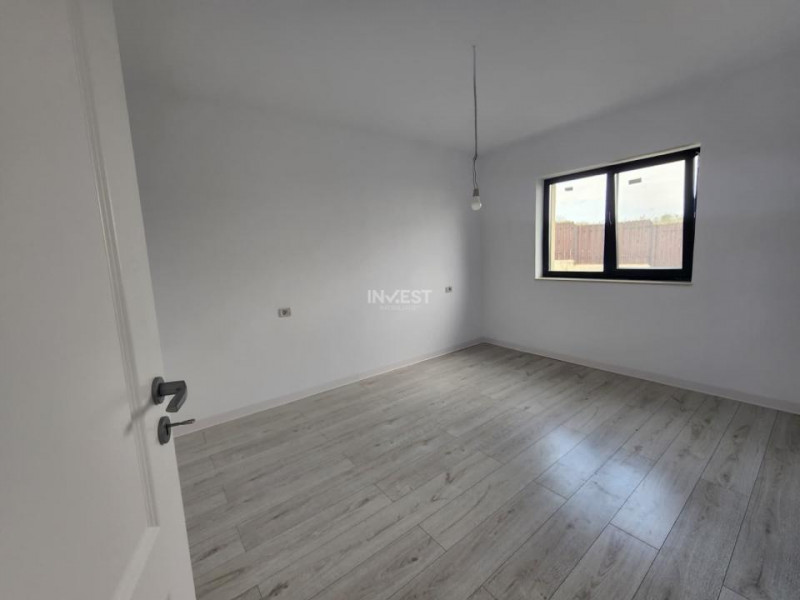 Casa individuala,4 camere,2 bai,110 mp utili,500 mp teren,20 mp Beci, Miroslava