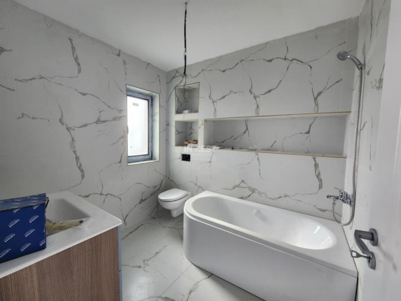 Casa individuala,4 camere,2 bai,110 mp utili,500 mp teren,20 mp Beci, Miroslava