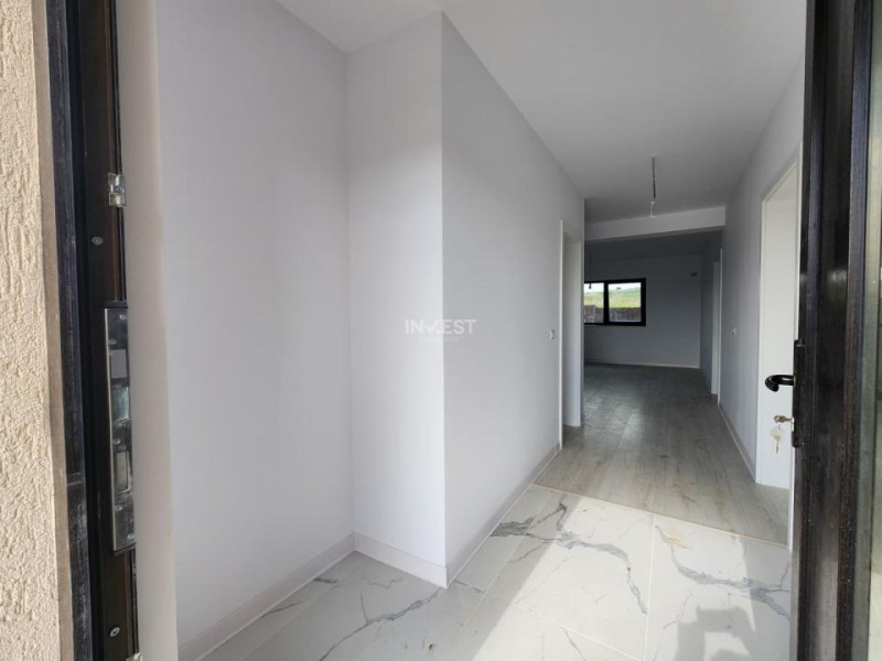 Casa individuala,4 camere,2 bai,110 mp utili,500 mp teren,20 mp Beci, Miroslava