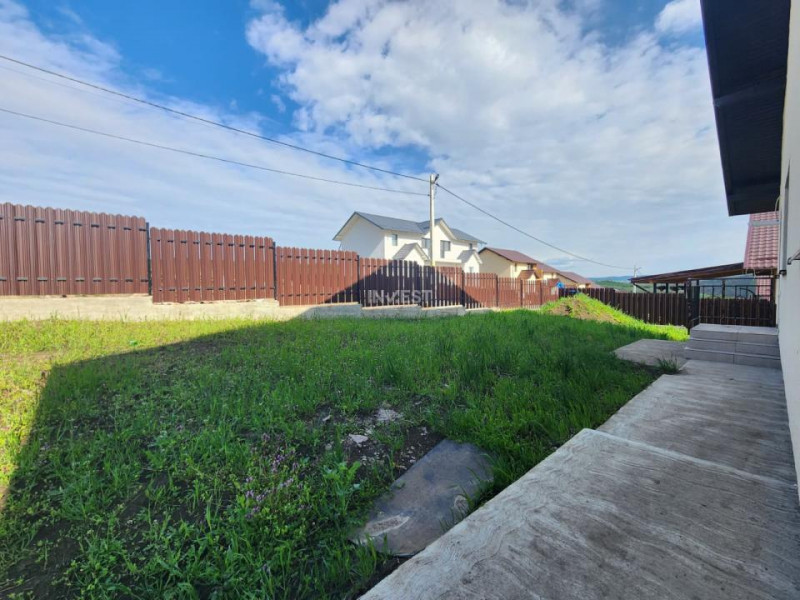 Casa individuala,4 camere,2 bai,110 mp utili,500 mp teren,20 mp Beci, Miroslava