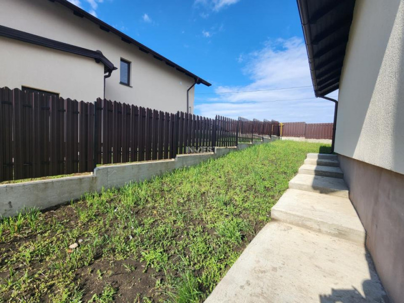 Casa individuala,4 camere,2 bai,110 mp utili,500 mp teren,20 mp Beci, Miroslava