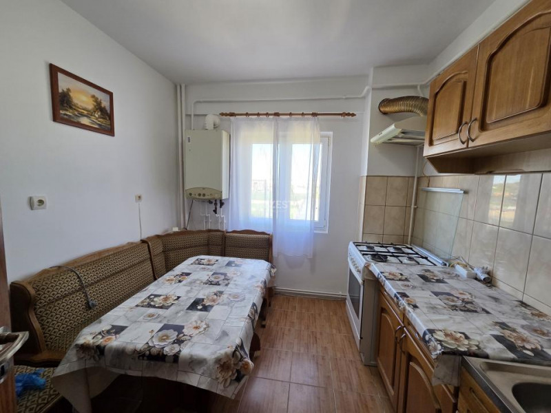 Apartament 3 camere-decomandat-etaj intermediar-Mircea Cel Batran