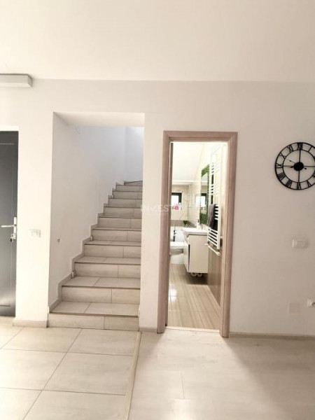 Casa individuala, 4 camere, 105 mp utili, zona Miroslava