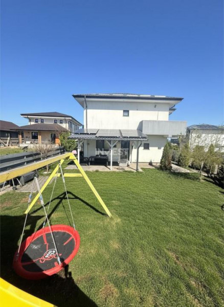 Casa individuala, 4 camere, 105 mp utili, zona Miroslava