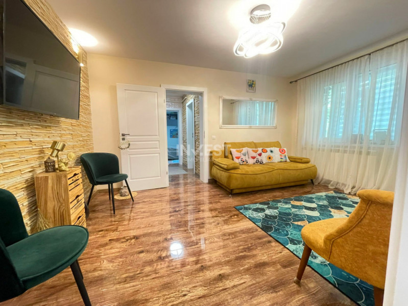 Apartament 3 camere-etaj 1-Podu Ros-renovat