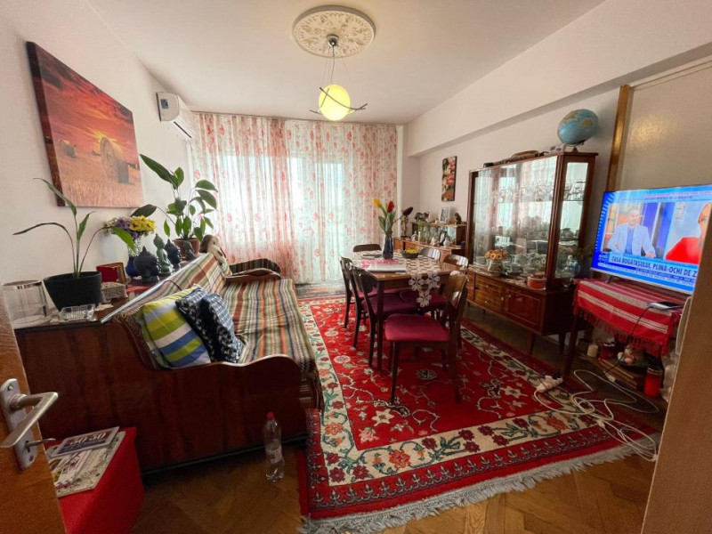 Apartament 3 camere-Podu Ros-70 mp-sens giratoriu