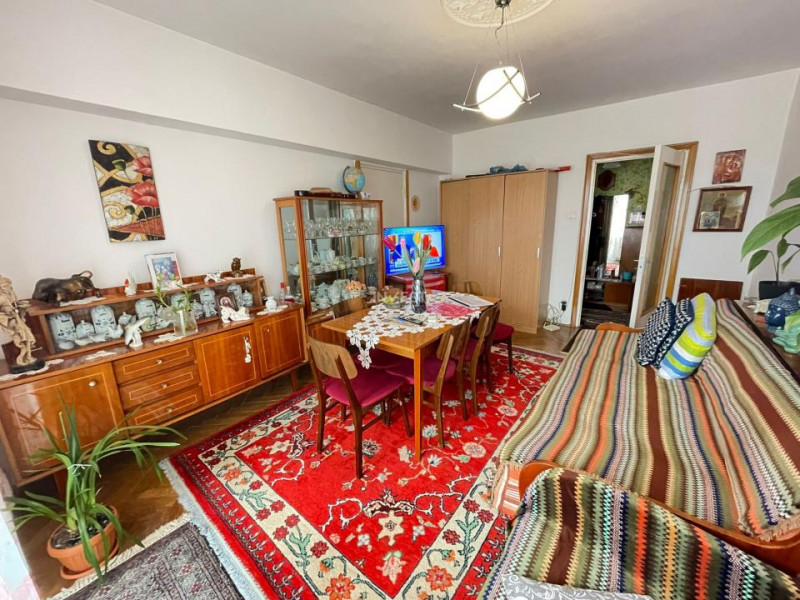 Apartament 3 camere-Podu Ros-70 mp-sens giratoriu