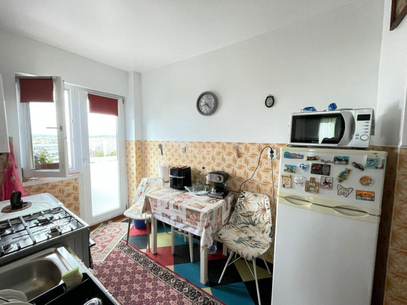 Apartament 3 camere-Podu Ros-70 mp-sens giratoriu