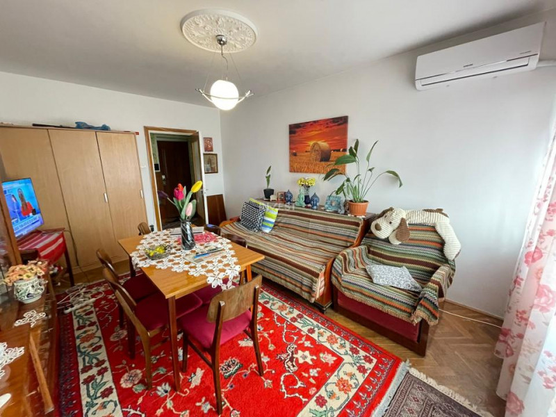 Apartament 3 camere-Podu Ros-70 mp-sens giratoriu