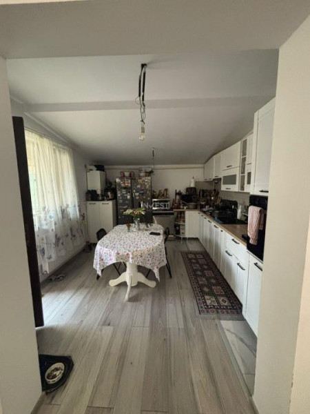 APARTAMENT CU 3 CAMERE, 89 MP DE CURTE , CAPAT CUG