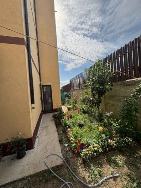 APARTAMENT CU 3 CAMERE, 89 MP DE CURTE , CAPAT CUG
