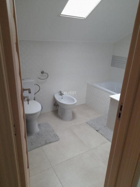 CASA INDIVIDUALA , 4 CAMERE, 2 BAI , 450 MP DE TEREN , MIROSLAVA