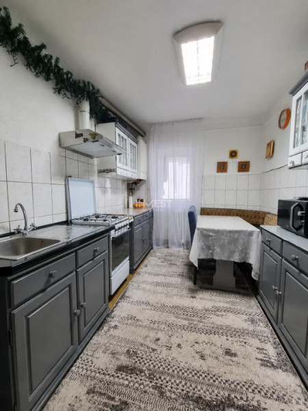 Apartament 3 camere-decomandat-etaj 1