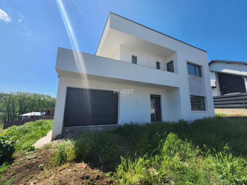 Casa individuala , 4 camere, 3 bai, garaj 26 mp , terasa 40 mp, VALEA ADANCA