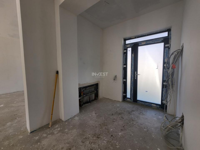 Casa individuala , 4 camere, 3 bai, garaj 26 mp , terasa 40 mp, VALEA ADANCA